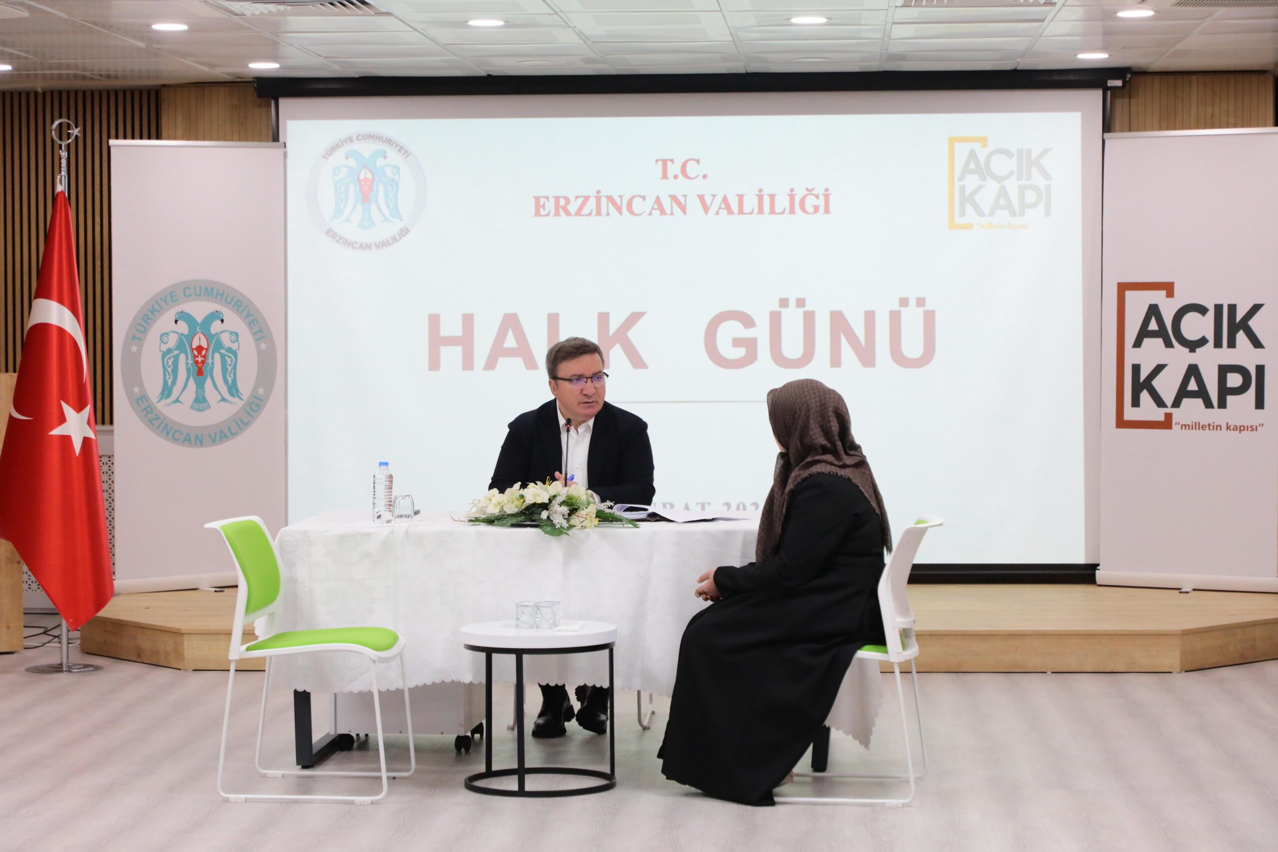 Erzincan Valisi Hamza Aydoğdu, "Halk Günü Buluşmaları" kapsamında vatandaşlarla bir