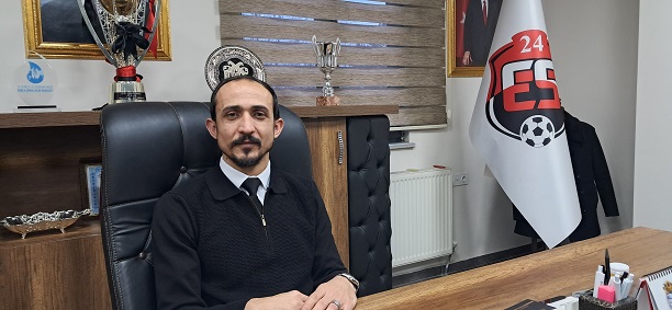 24Erzincanspor kulüp başkanı Burak Çalık kulüp binasında basın mensuplarına takımın