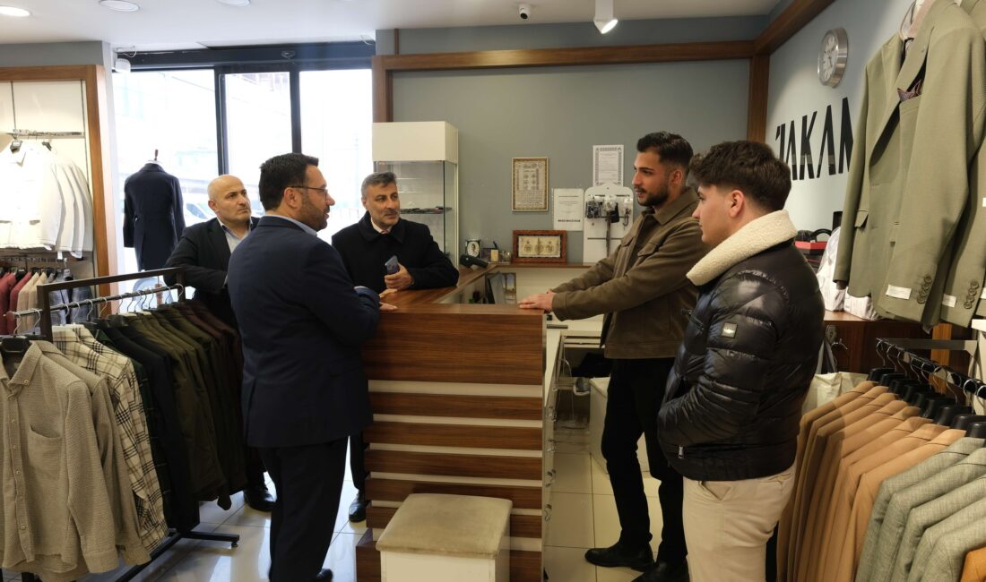 Ramazan ayının manevi atmosferi içinde, İl Müftüsü İsmail Fakirullahoğlu esnaf