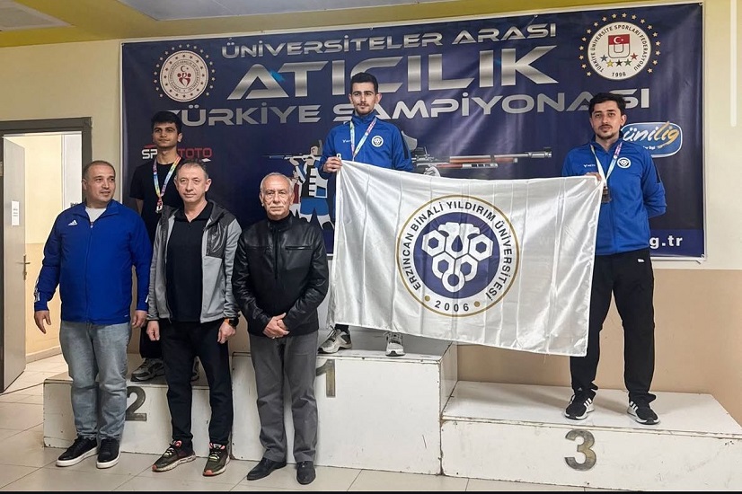Sakarya ilinde düzenlenen Havalı Silahlar Ünilig Türkiye Şampiyonası müsabakalarında yarışan