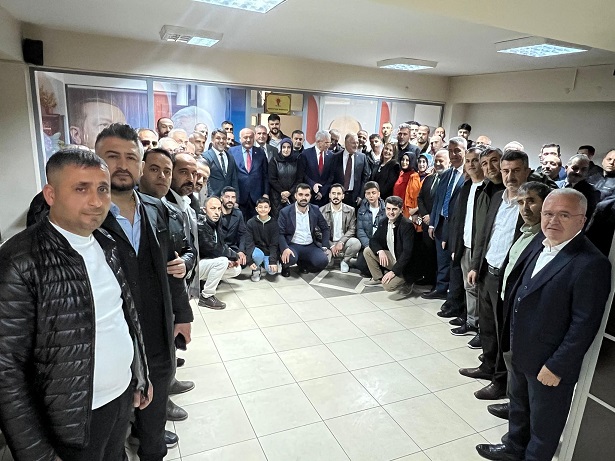 Erzincan’da AK Parti İl Teşkilatı tarafından düzenlenen geleneksel bayramlaşma programı,