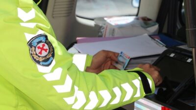 Erzincan’da polisin ‘dur’ ikazına riayet etmeyerek kaçan motosiklet sürücüsü kovalamaca