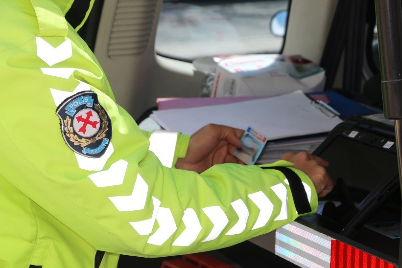 Erzincan’da polisin ‘dur’ ikazına riayet etmeyerek kaçan motosiklet sürücüsü kovalamaca