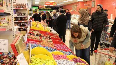 Ramazan Bayramına birkaç günlük zaman kaldı. Çarşı pazarda büyük bir