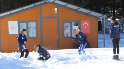 Erzincan’da dün itibariyle başlayan kar yağışı dolayısıyla eğitim öğretim faaliyetlerine