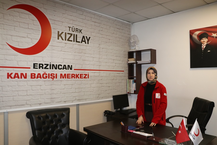 Ramazan ayında, Erzincan Kızılay Kan Merkezi, kan stoklarının azalmasının önüne