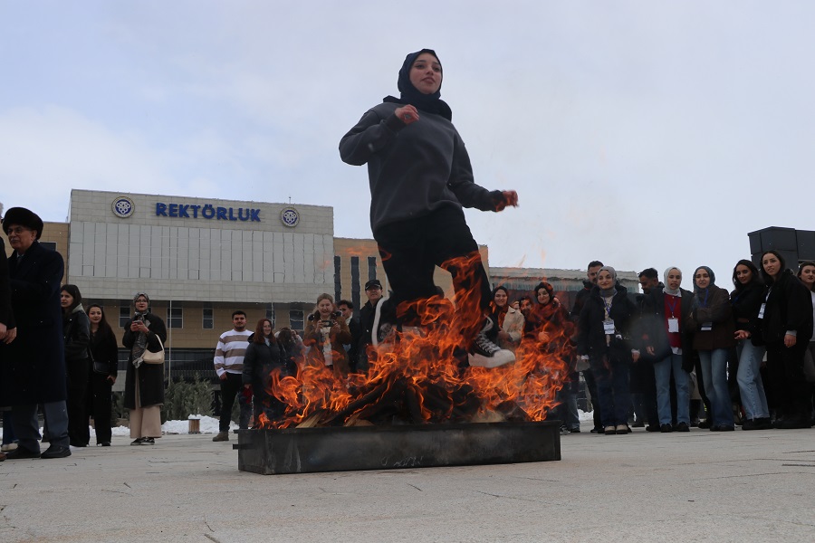 Erzincan Valiliği ve Erzincan Binali Yıldırım Üniversitesi işbirliğinde düzenlenen Nevruz