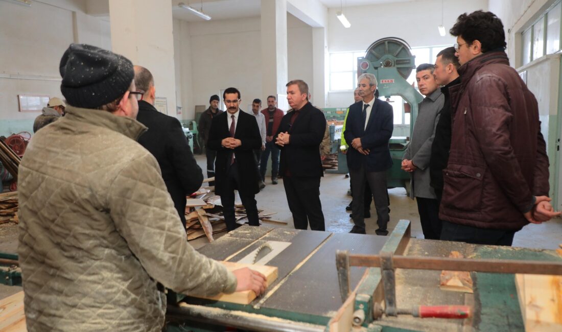 Erzincan Refahiye ilçesinde faaliyete başlayan arı kovanı çıtası üretim atölyesini