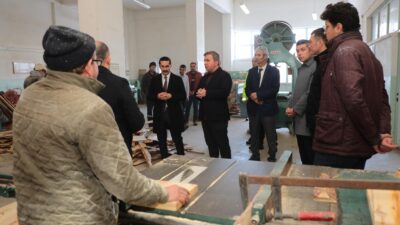 Erzincan Refahiye ilçesinde faaliyete başlayan arı kovanı çıtası üretim atölyesini