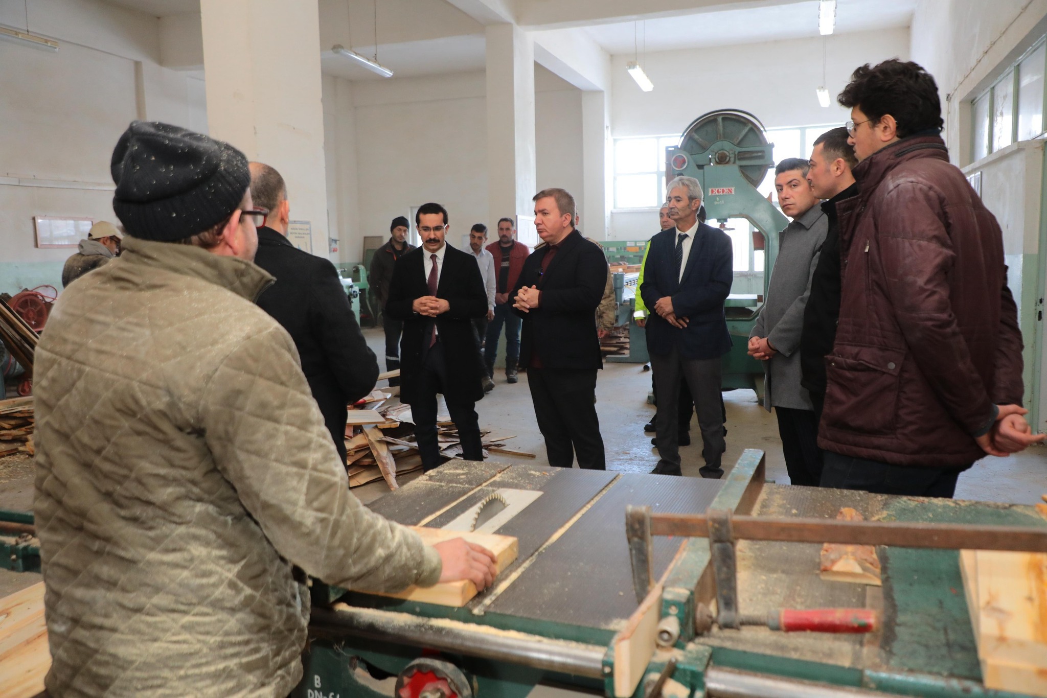 Erzincan Refahiye ilçesinde faaliyete başlayan arı kovanı çıtası üretim atölyesini
