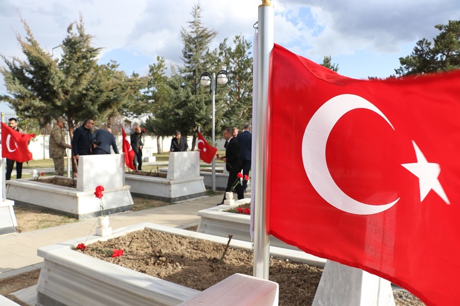 Ramazan Bayramı Arifesinde Erzincan Valisi Hamza Aydoğdu ve beraberinde protokol