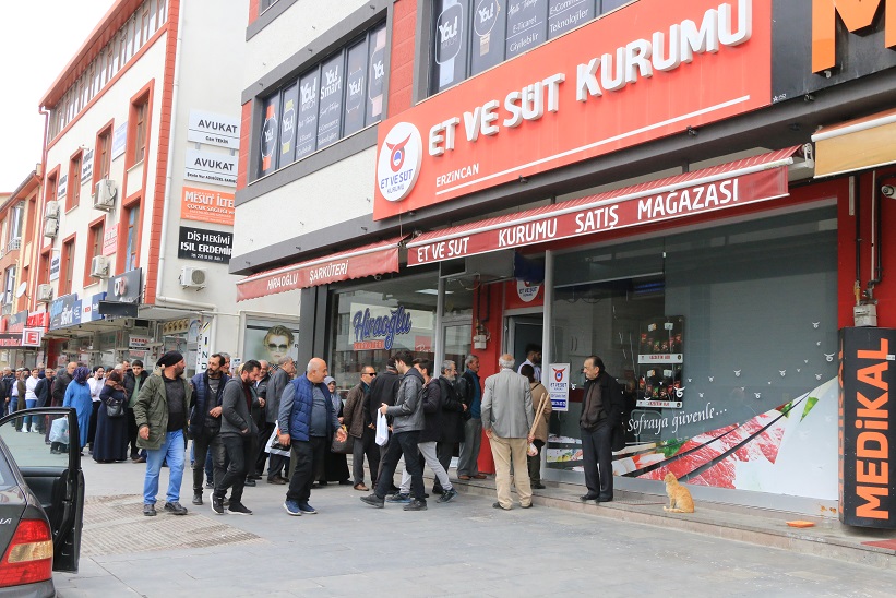AK Parti Erzincan Milletvekili Süleyman Karaman’dan Ramazan Ayında vatandaşa Et