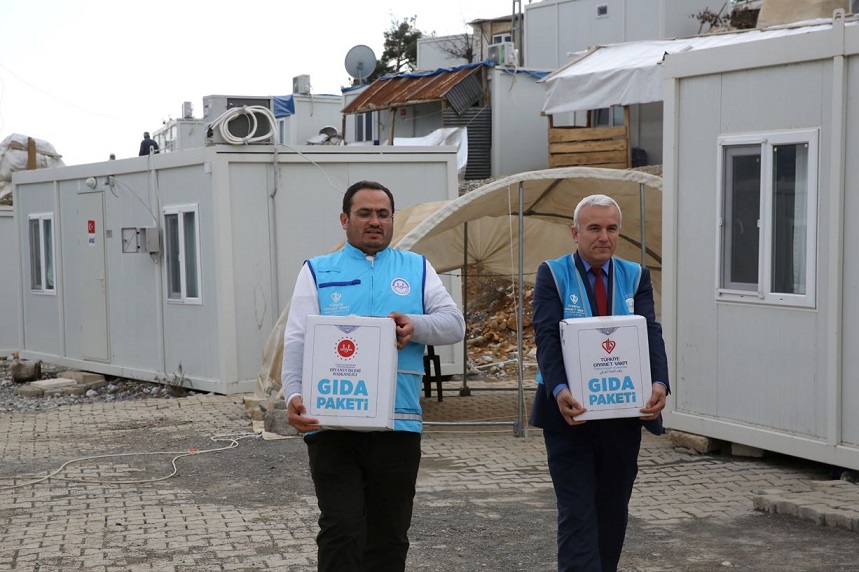 Türkiye Diyanet Vakfı, Ramazan ayında deprem bölgesindeki vatandaşlara gıda kolilerinden