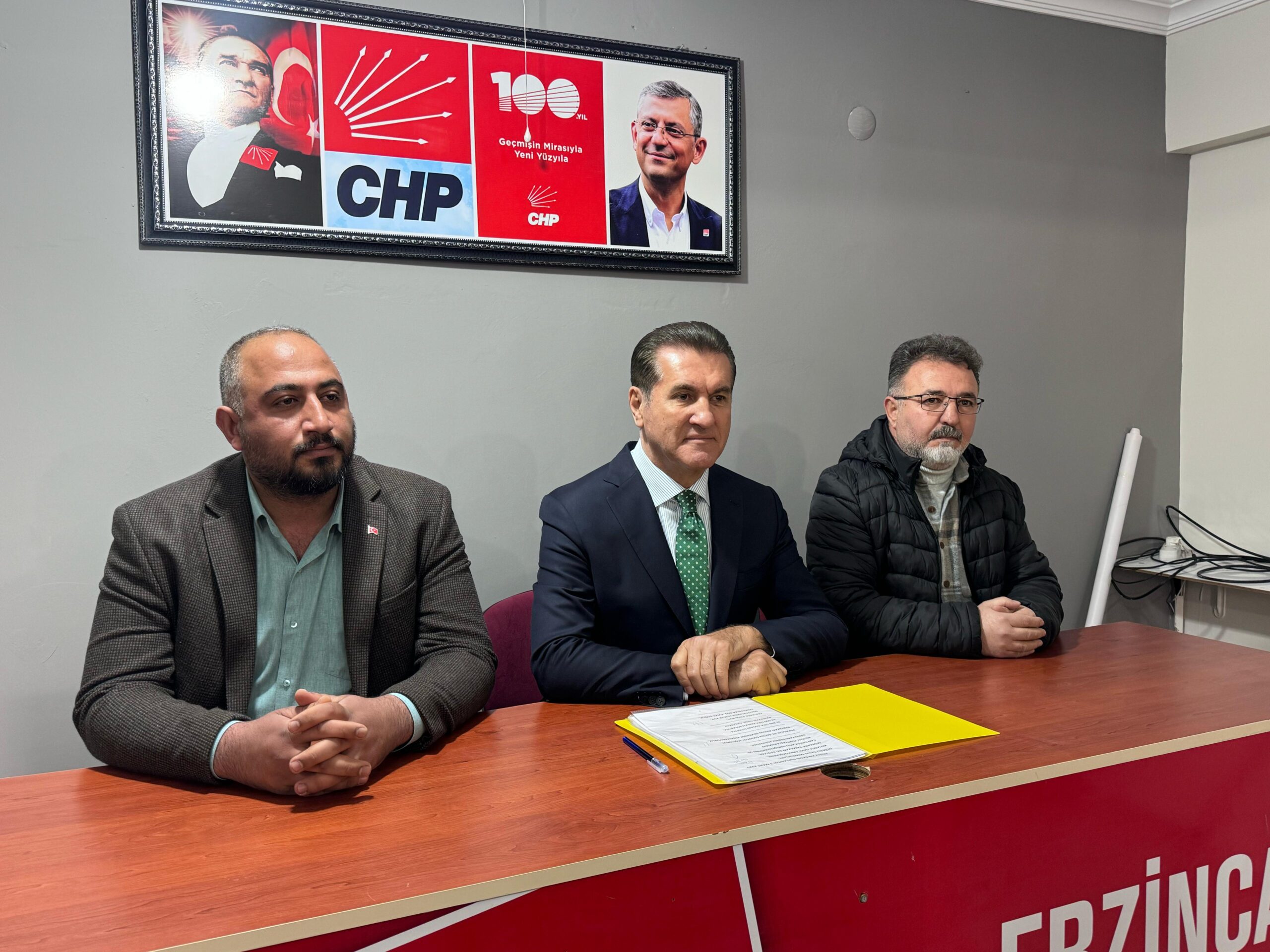 CHP Erzincan Milletvekili Mustafa Sarıgül, CHP Erzincan İl Başkanlığında bir