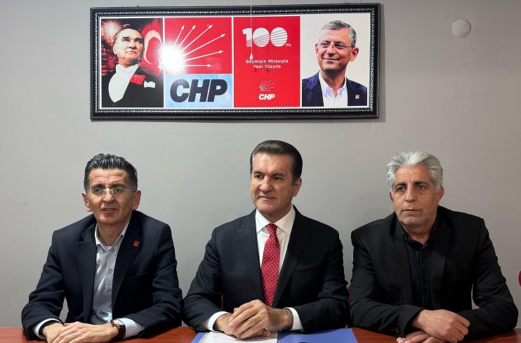 CHP Erzincan Milletvekili Mustafa Sarıgül, CHP Erzincan İl Başkanlığında bir