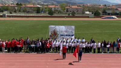 Erzincan, Okul Sporları Atletizm gençler grup müsabakalarına ev sahipliği yaptı.