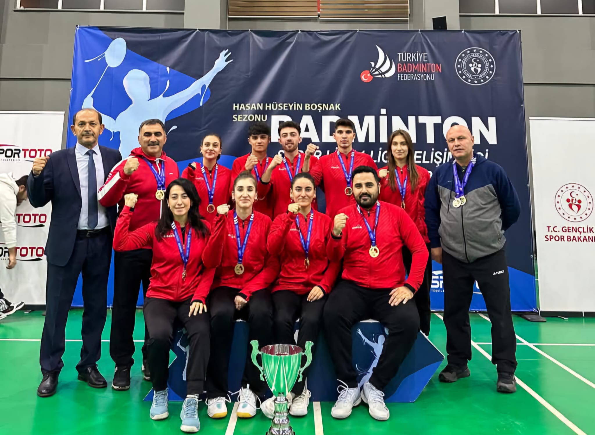 Türkiye Badminton Federasyonu tarafından düzenlenen Süper Lig ve 1. Lig