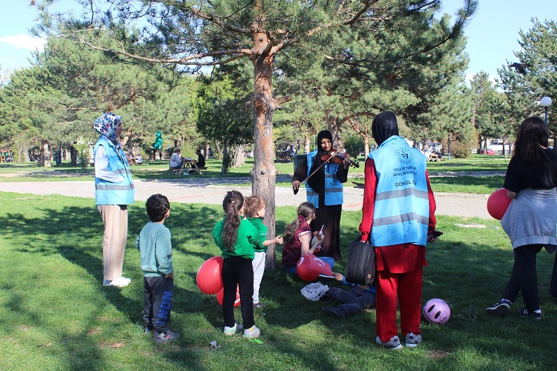 Erzincan Gençlik ve Spor İl Müdürlüğü Erzincan Yurdu gönüllü öğrencileri,