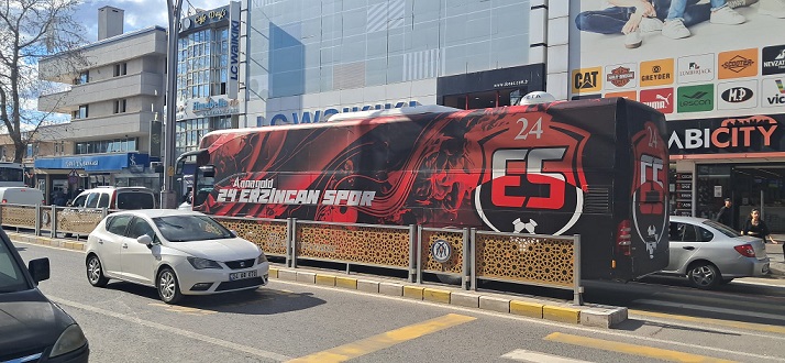 Hafta sonu oynanan Fethiye spor mücadelesi esnasında 24Erzincanspor takım otobüsünün