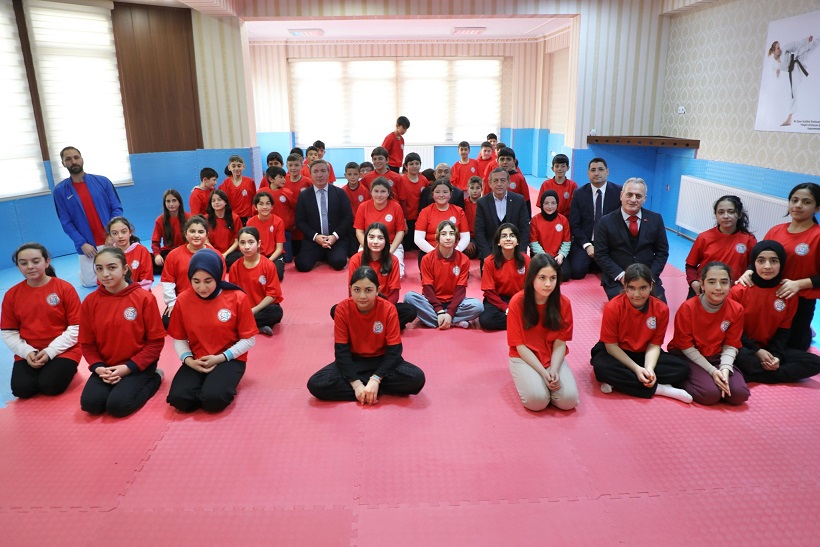 Değer Erzincan Projesi ile 1075 öğrenci, okçuluktan güreşe, Badmintondan körlinge;
