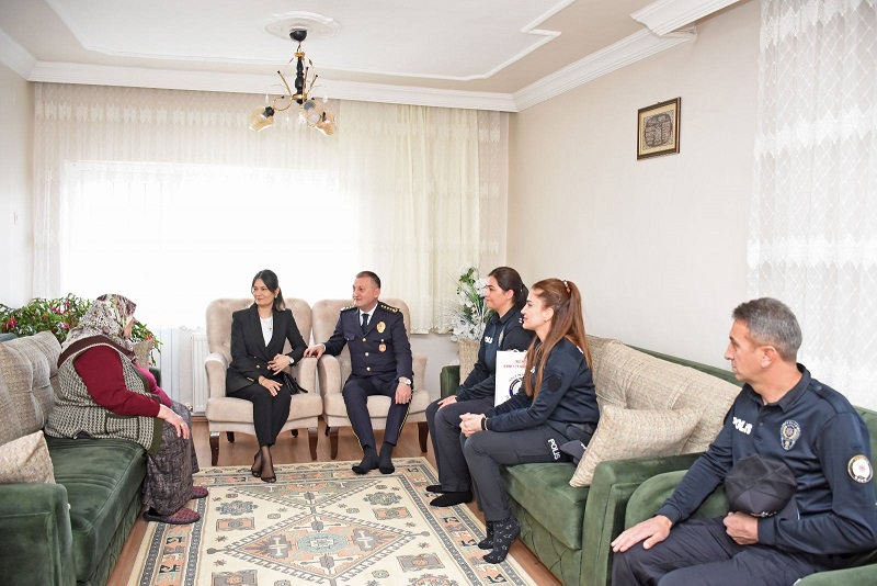 Erzincan İl Emniyet Müdürü Zafer Baybaba, eşi Yeliz Baybaba ile