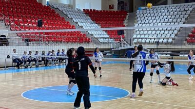 Erzincan’da 23 Nisan etkinlikleri kapsamında düzenlenen Voleybol İl Birinciliği müsabakaları