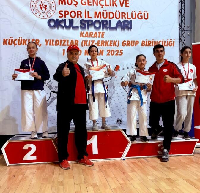 Erzincanlı sporcu Halime Zümra Albayrak, Muş’ta düzenlenen Küçükler Kata Grup
