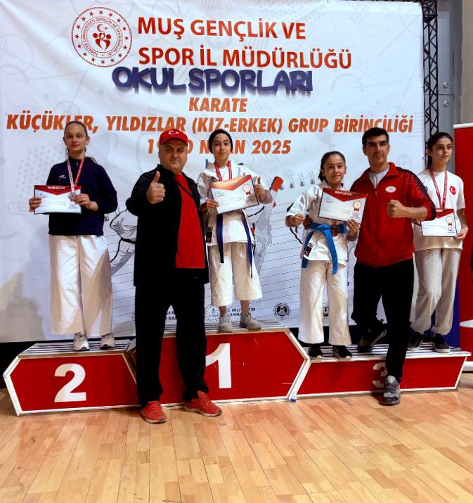 Erzincanlı sporcu Halime Zümra Albayrak, Muş’ta düzenlenen Küçükler Kata Grup