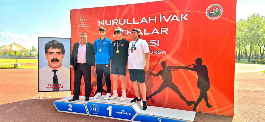 Bursa’daki Nurullah İVAK Atmalar Türkiye Şampiyonası'nda Poyraz Aslan ciritte şampiyon,