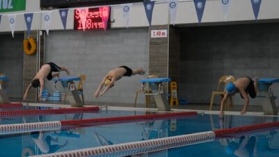 23 Nisan etkinlikleri çerçevesinde düzenlenen yüzme il birinciliği yarışmaları, Erzincan’da