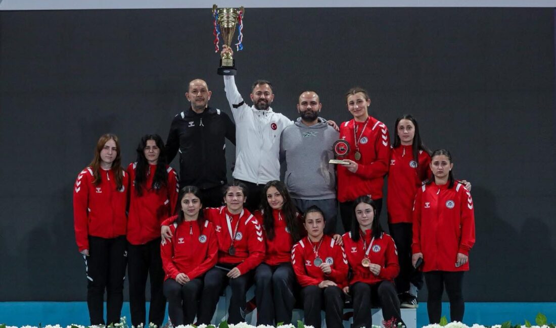 Çorum’daki U20 Kadınlar Türkiye Güreş Şampiyonası’nda Erzincanlı sporcular 1 altın,