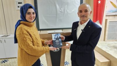 Türkiye Yazarlar Birliği Erzincan Şubesi'nin konuğu olan muhasebeci Süleyman Ayvaz,