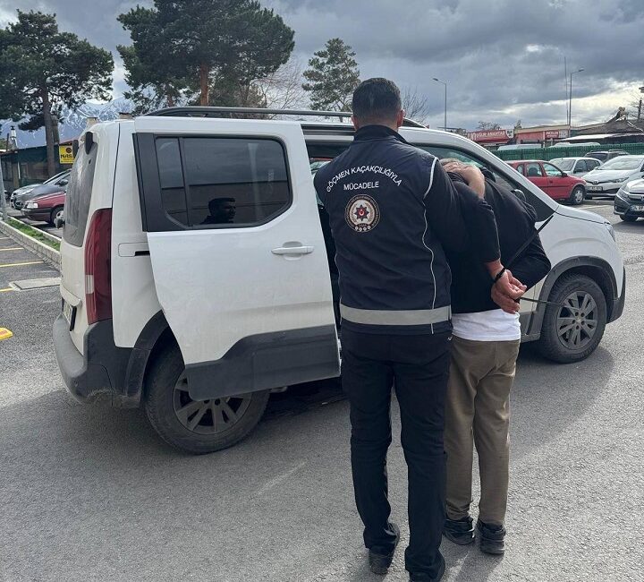 Erzincan polisinin yaptığı çalışma neticesinde yasa dışı yollardan ülkeye ve