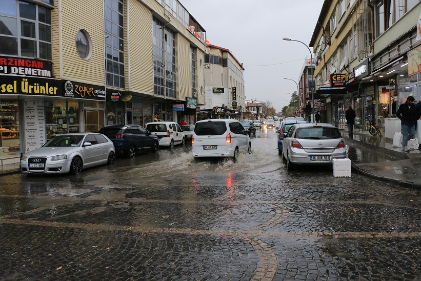 Meteoroloji Erzincan ve çevresi için kuvvetli yağış ve fırtına uyarısı yaptı Meteoroloji 12. Bölge Müdürlüğü Bölge Tahmin ve Erken Uyarı Merkezince