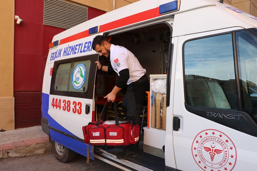 Aile ve Sosyal Hizmetler Bakanı Mahinur Özdemir Göktaş, evlerinde bakılan
