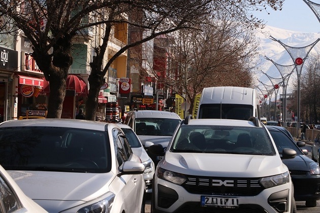 Erzincan’da en işlek caddeleri olan Halitpaşa Caddesi ve Ordu Caddesi