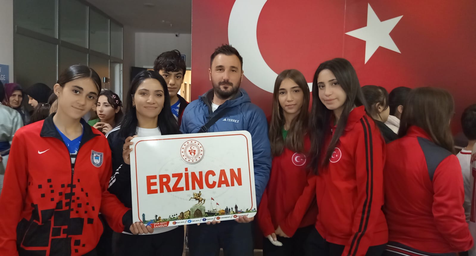 Şehit Ahmet Aytekin Ortaokulu ve Şehit Murat Bayram Ortaokulu öğrencileri,