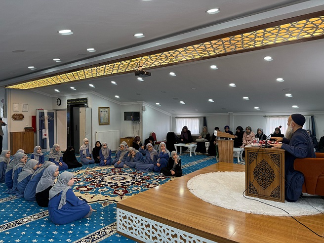 Tıbbi Deva’dan Ruhi Deva’ya konulu konferansı vermek üzere Erzincan’a gelen