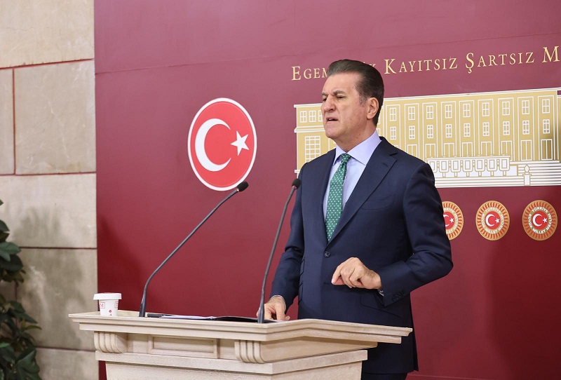 CHP Erzincan Milletvekili Mustafa Sarıgül, Şişli CHP İlçe Başkanlığında bir