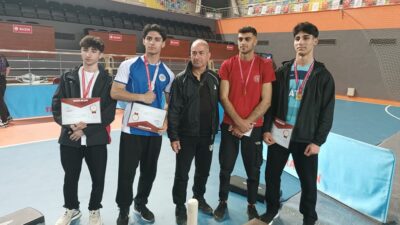 Trabzon’da düzenlenen Okul Sporları Bilek Güreşi Grup Yarışmalarında Erzincanlı sporcular