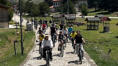 Refahiye bisiklet turu ile gençler Dumanlı Tabiat Parkı'nda pedal çevirdi.