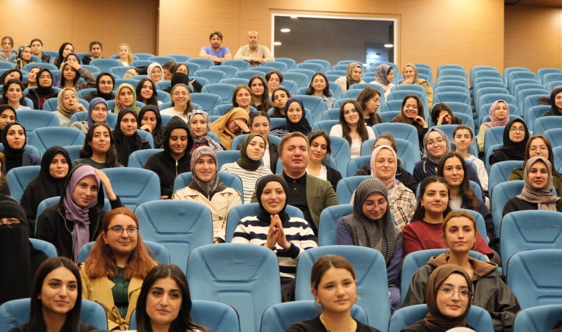 Erzincan Valisi Hamza Aydoğdu, birim amirleriyle birlikte, KYK Erzincan Kız