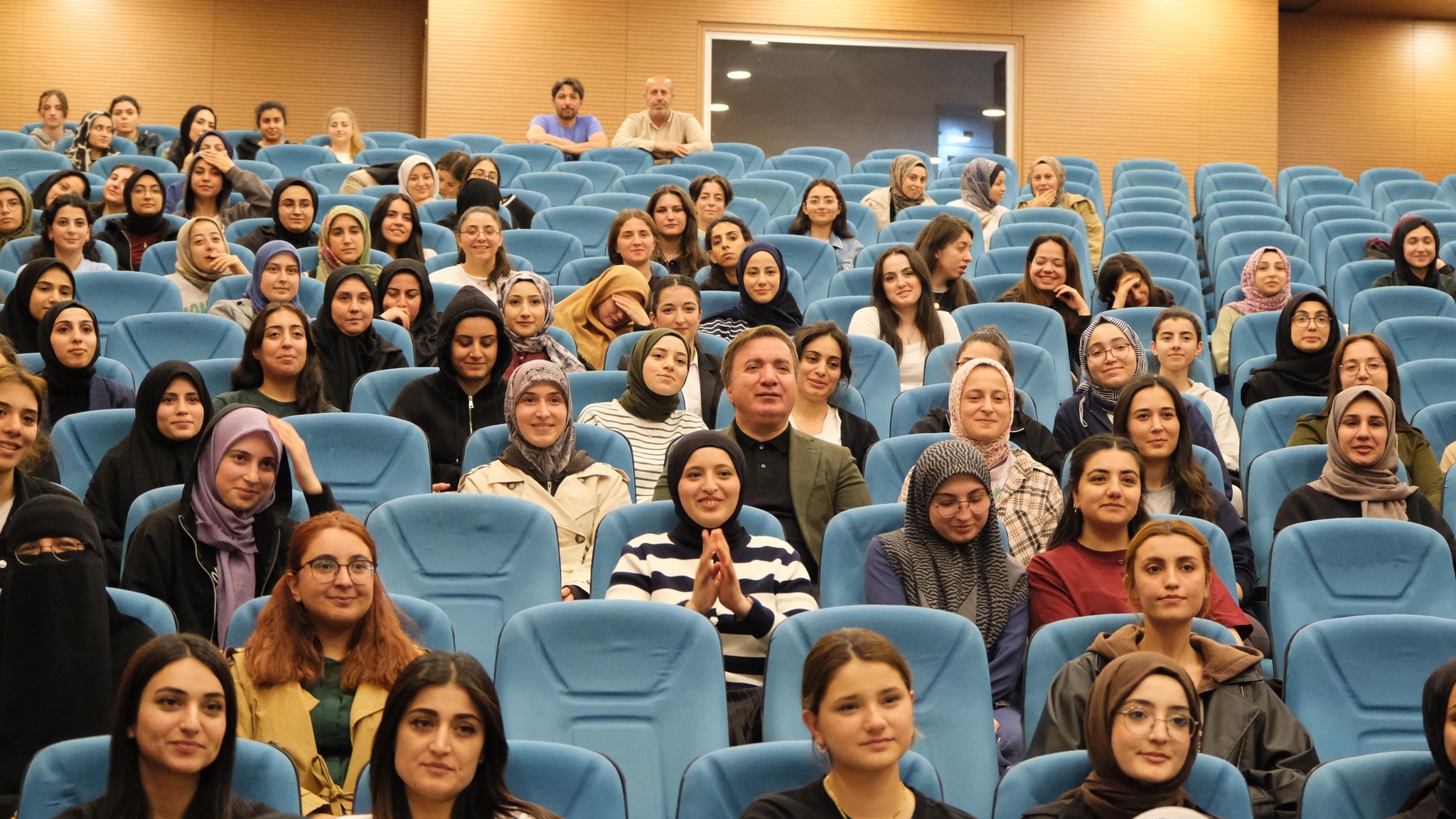 Erzincan Valisi Hamza Aydoğdu, birim amirleriyle birlikte, KYK Erzincan Kız