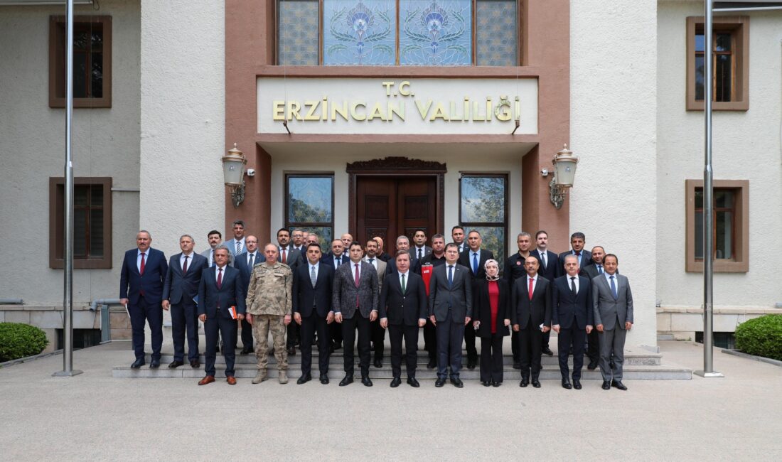 Erzincan Valisi Hamza Aydoğdu başkanlığında Vali Yardımcıları ve kurum müdürlerinin