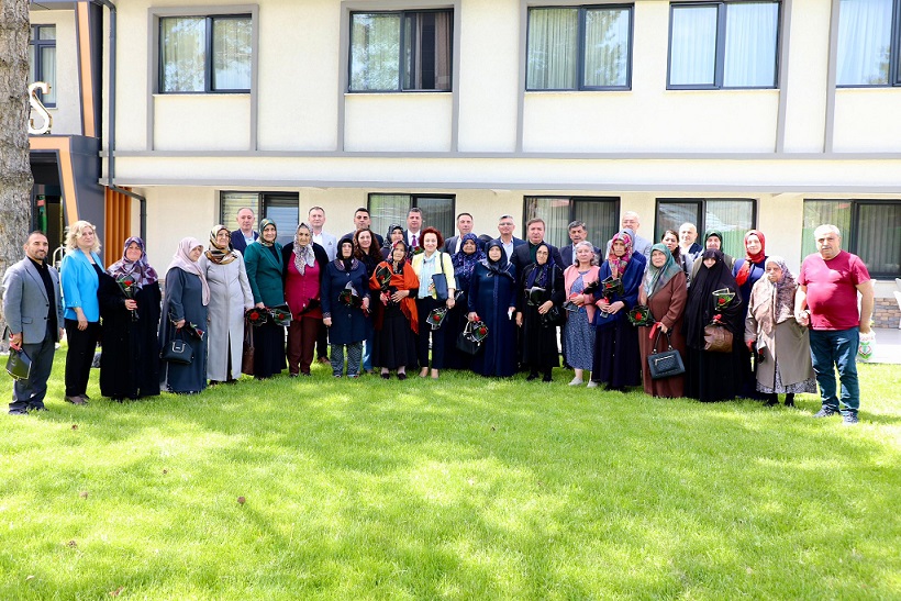 Anneler Günü’nde Şehit anne ve yakınları ile kahvaltıda bir araya