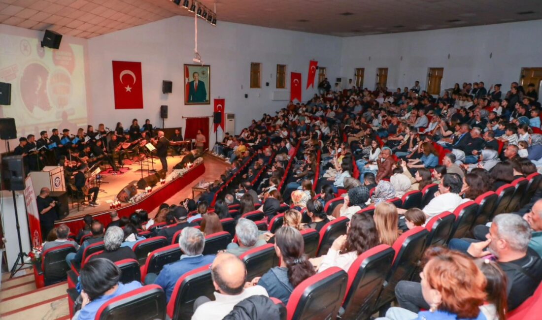 Türk halk müziğine birçok unutulmaz türkü armağan eden bağlama sanatçısı,