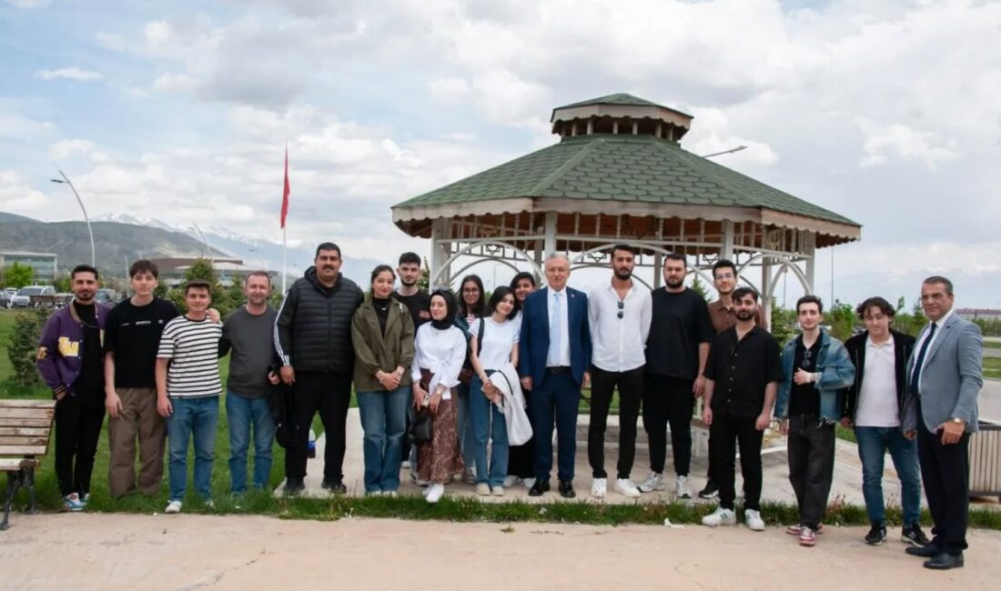 Erzincan Binali Yıldırım Üniversitesi Rektörü Prof. Dr. Akın Levent, Üzümlü