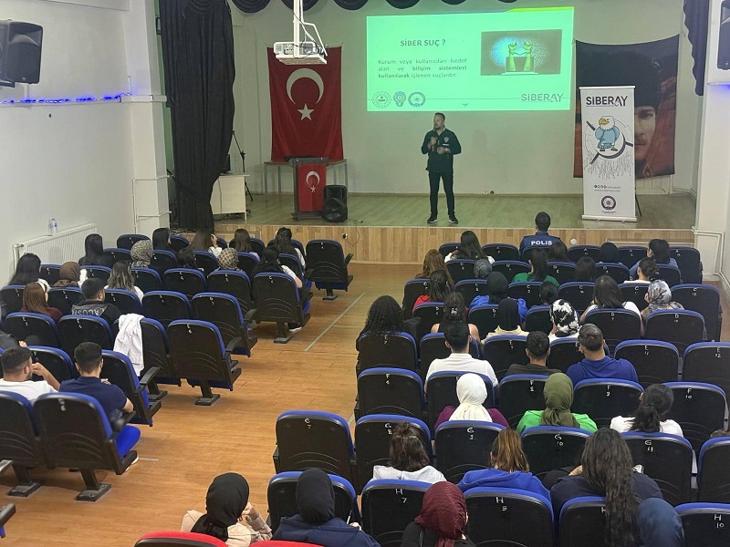 Erzincan İl Emniyet Müdürlüğü SİBER Suçlarla Mücadele Şube Müdürlüğü personeli
