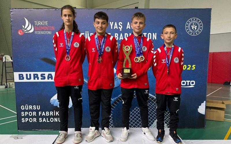 Erzincan İl Özel İdaresi Spor Badminton’da Türkiye Şampiyonu Erzincan İl Özel İdaresi Spor U13 Badminton Takımı, Bursa'da hem