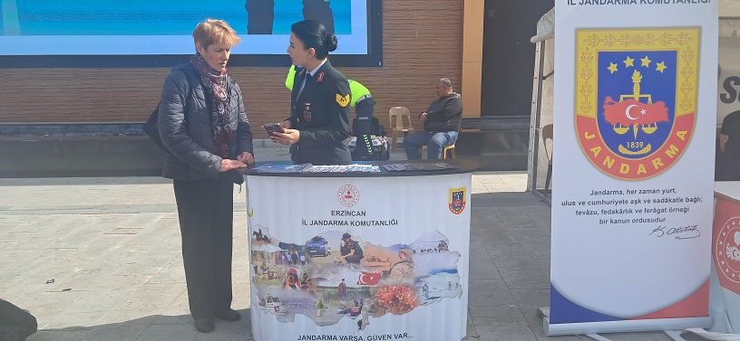 Karayolu Trafik Haftası kapsamında Erzincan’da İl Jandarma Komutanlığı Trafik jandarma
